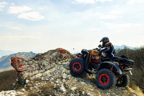 ¿qué carnet se necesita para conducir un quad de 700cc?